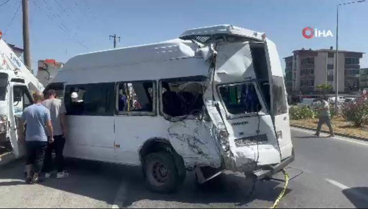 Kamyon evin bahçesine uçtu! Çok sayıda yaralı var - Resim: 20